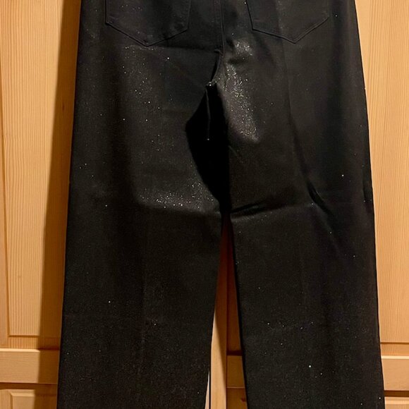 PAIGE Sasha style high-rise, wide-leg jean cut - Picture 8 of 13